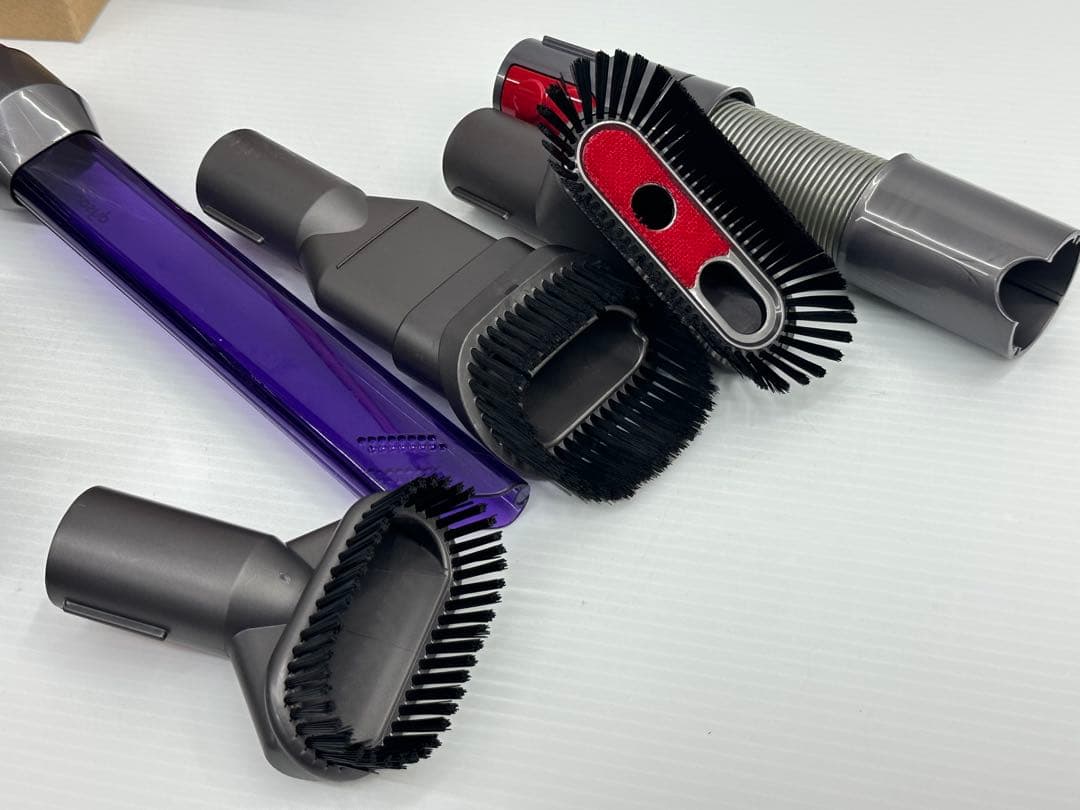 バッテリー付き　SV10K v8 fluffy+ ダイソン ハンディ　赤　掃除機