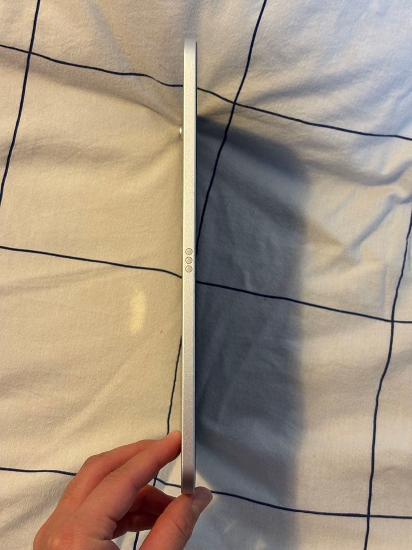 Apple iPad 10.9インチ シルバー 本体 10世代　128GB