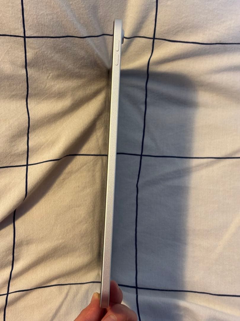 Apple iPad 10.9インチ シルバー 本体 10世代　128GB