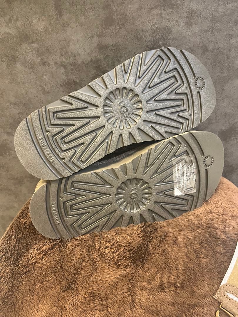 UGG 厚底サボサンダル ベージュ