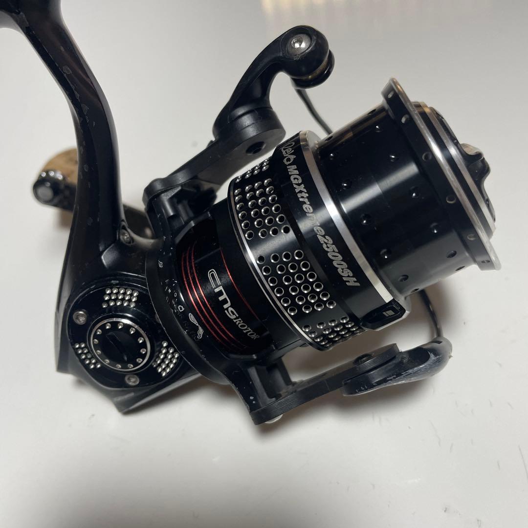 REVO MGXtreme 2500SH スピニングリール
