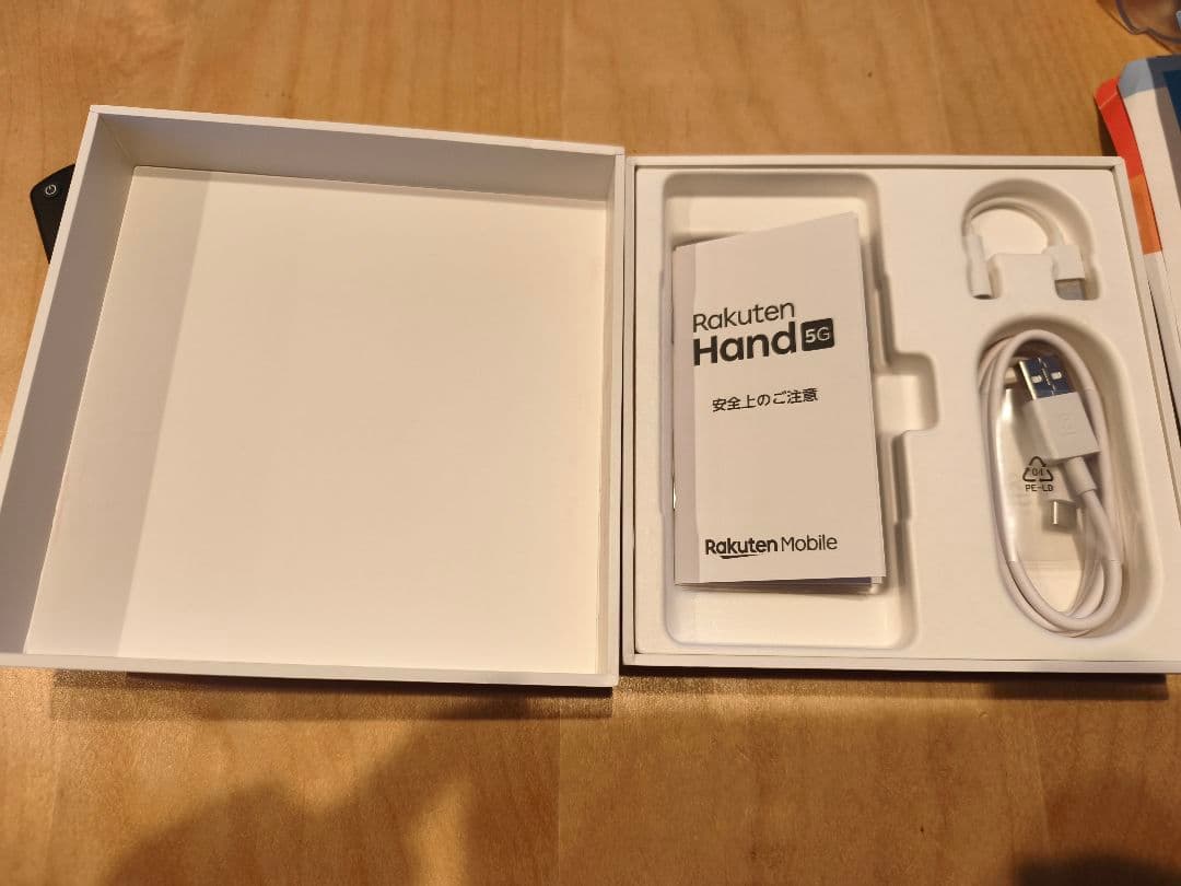 Rakuten Hand 5G 本体　楽天ハンド5g　クリアケース付