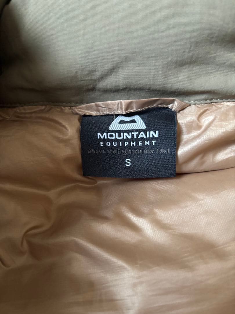 マウンテンイクイップメント　レトロレッドライン　ダウンジャケット　S