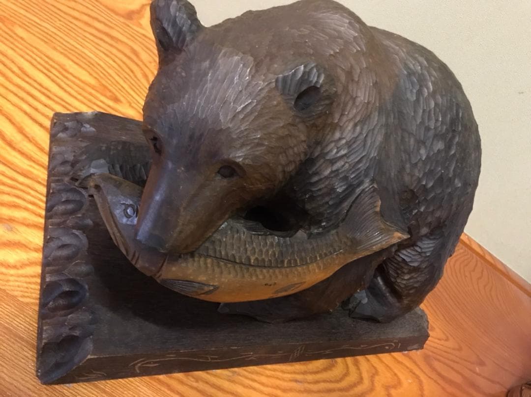 木彫りの熊　　　繁　峰　作