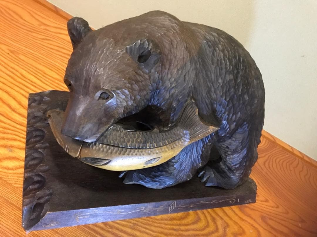 木彫りの熊　　　繁　峰　作