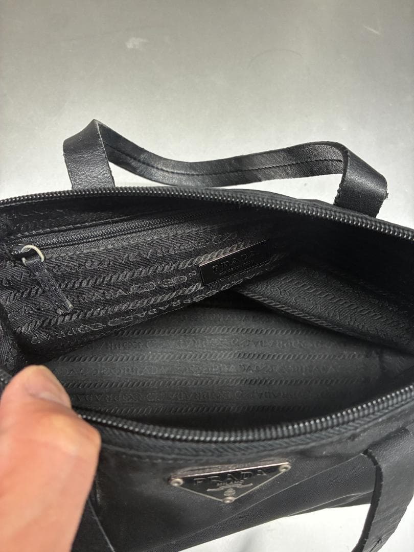 PRADA ブラック ハンドバッグ