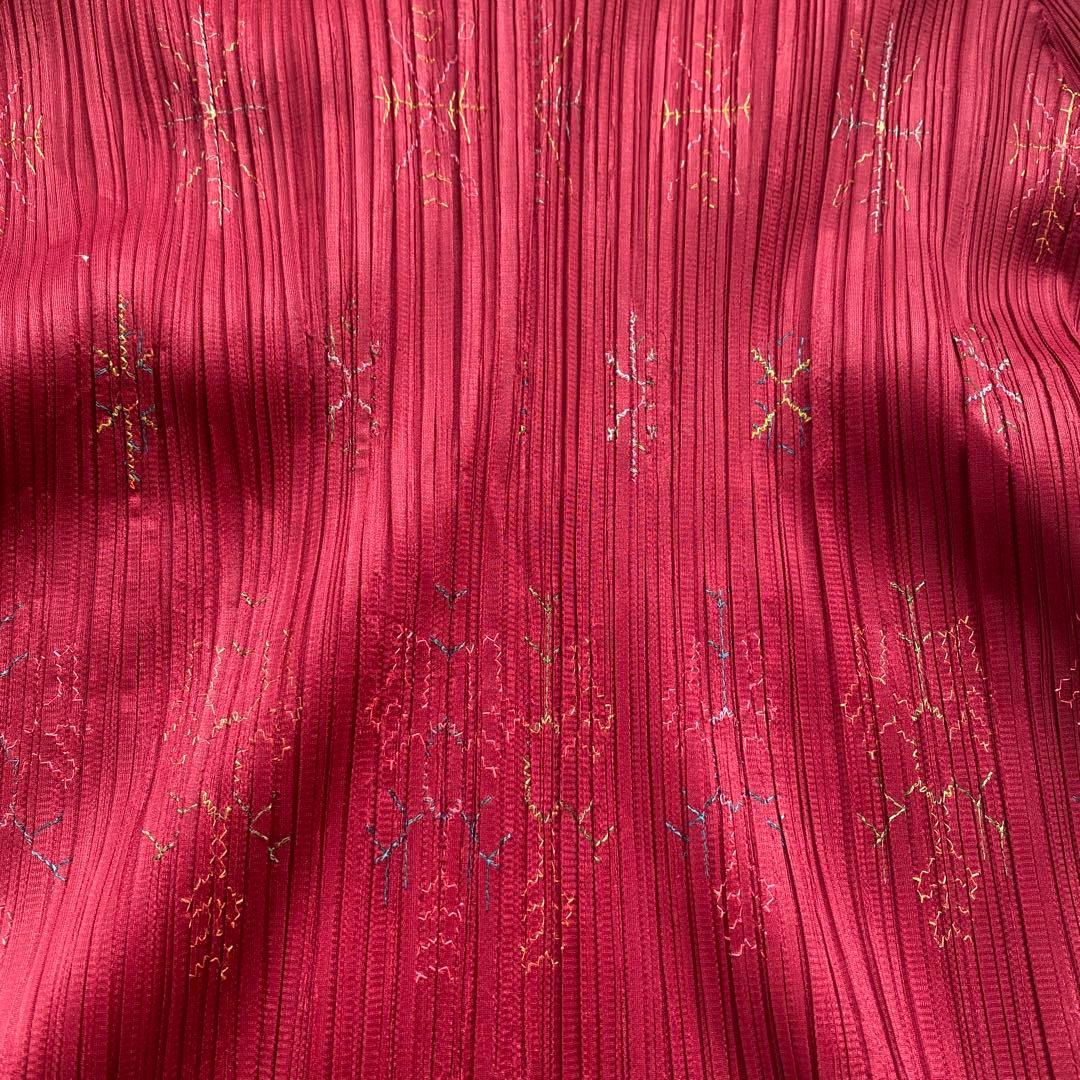 美品タグ付き　プリーツプリーズ　ブラウス　リボン　赤　ボタン　ボルドー　L