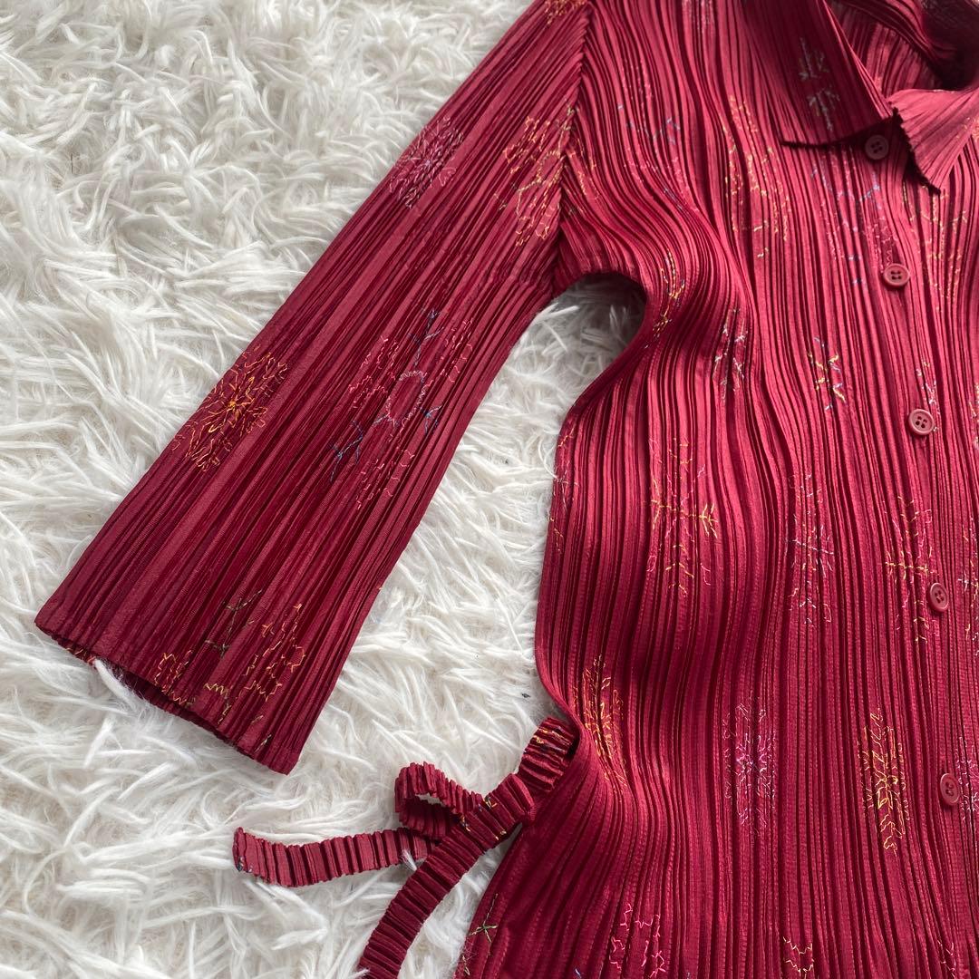 美品タグ付き　プリーツプリーズ　ブラウス　リボン　赤　ボタン　ボルドー　L