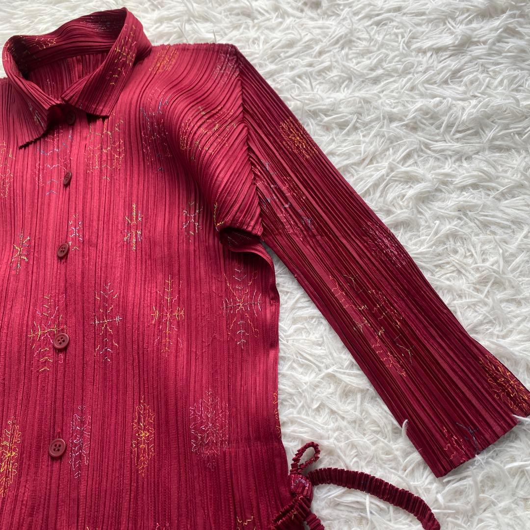 美品タグ付き　プリーツプリーズ　ブラウス　リボン　赤　ボタン　ボルドー　L