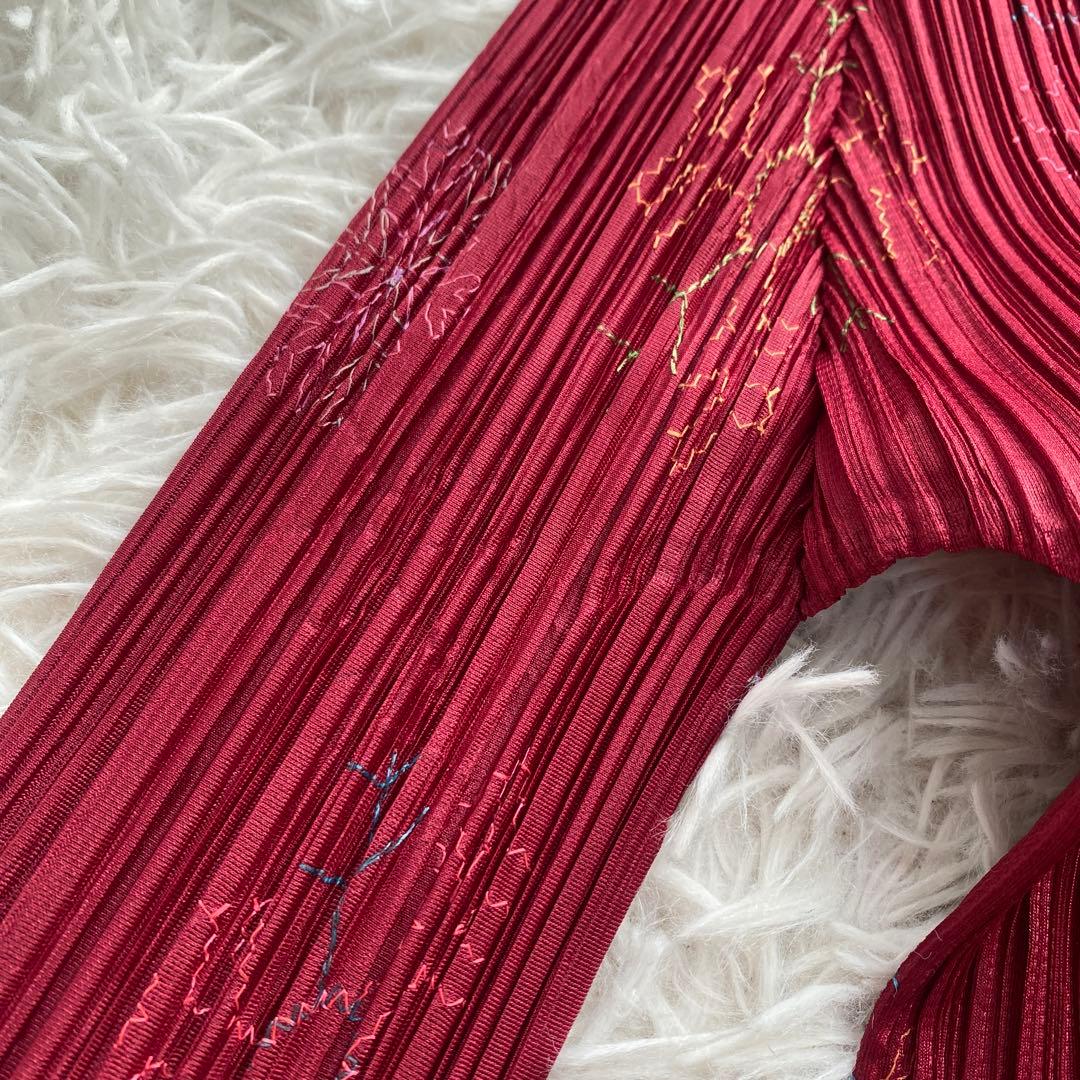 美品タグ付き　プリーツプリーズ　ブラウス　リボン　赤　ボタン　ボルドー　L