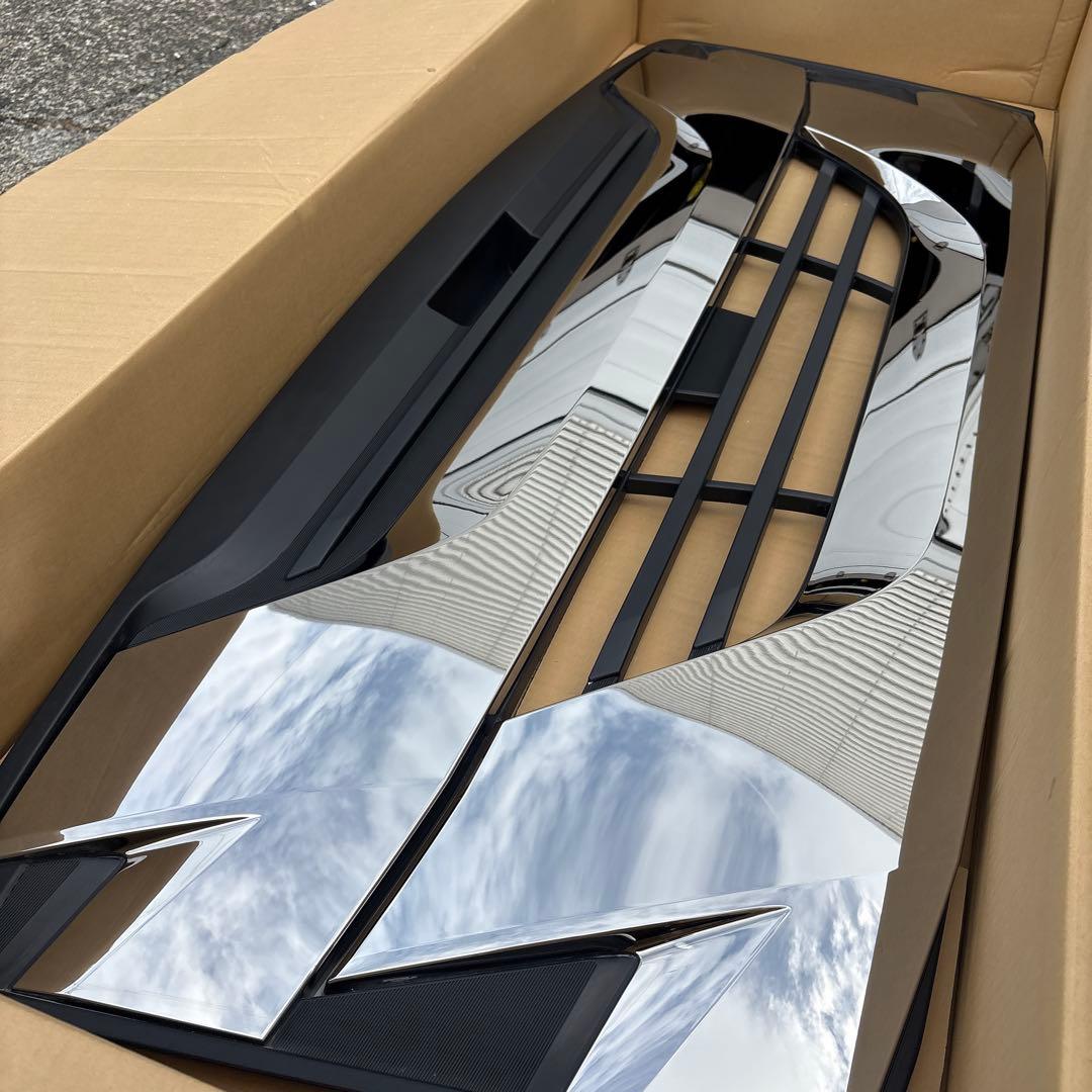 いすゞギガ純正クロームメッキグリル　中古品