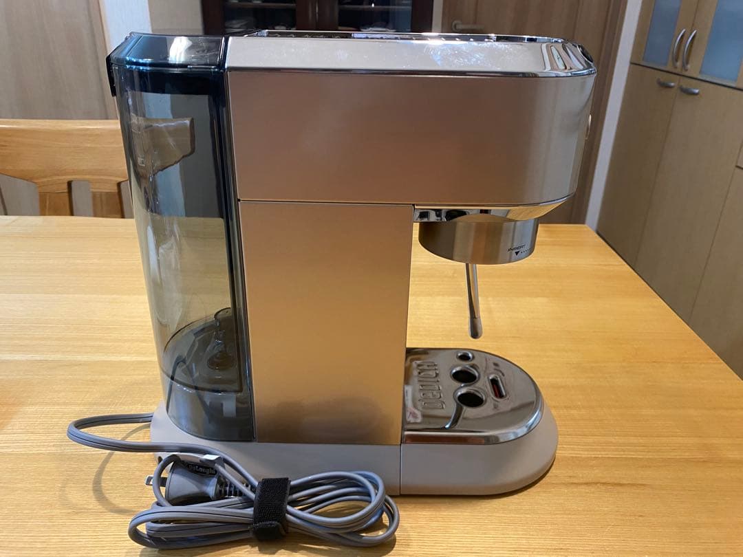 デロンギ　デディカ アルテ エスプレッソ・カプチーノメーカー ※注意点あり