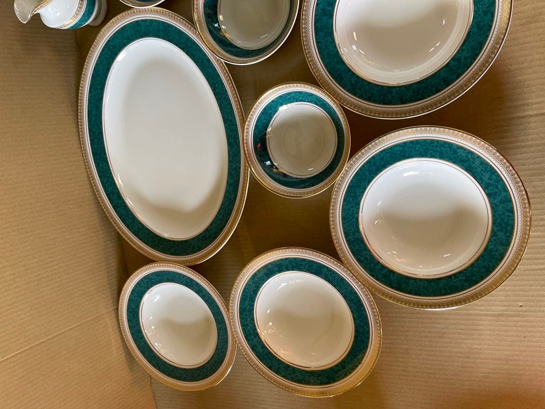 023ロイヤルドルトン プレートセット金彩　   未使用