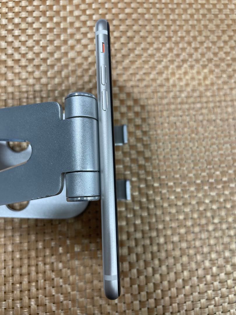 iPhone SE 第3世代 128 GB スターライトSIMフリー【5112】