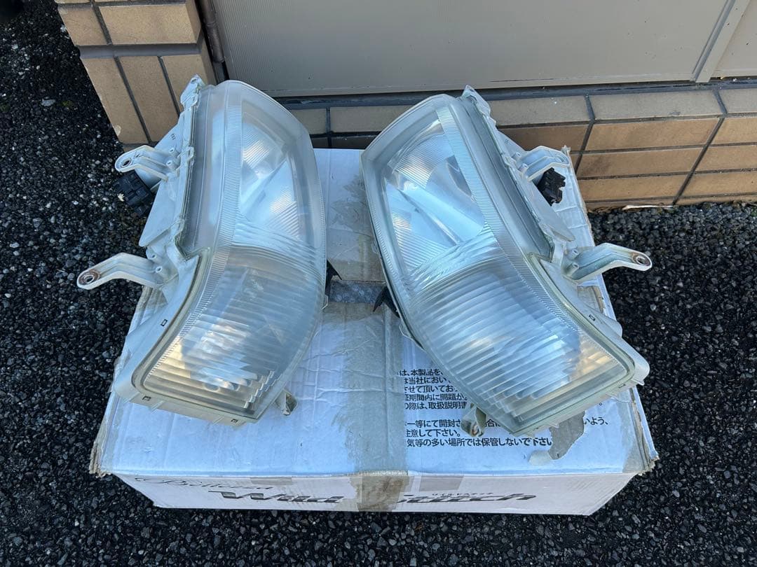 トヨタTOYOTAプロボックス　ヘッドライト