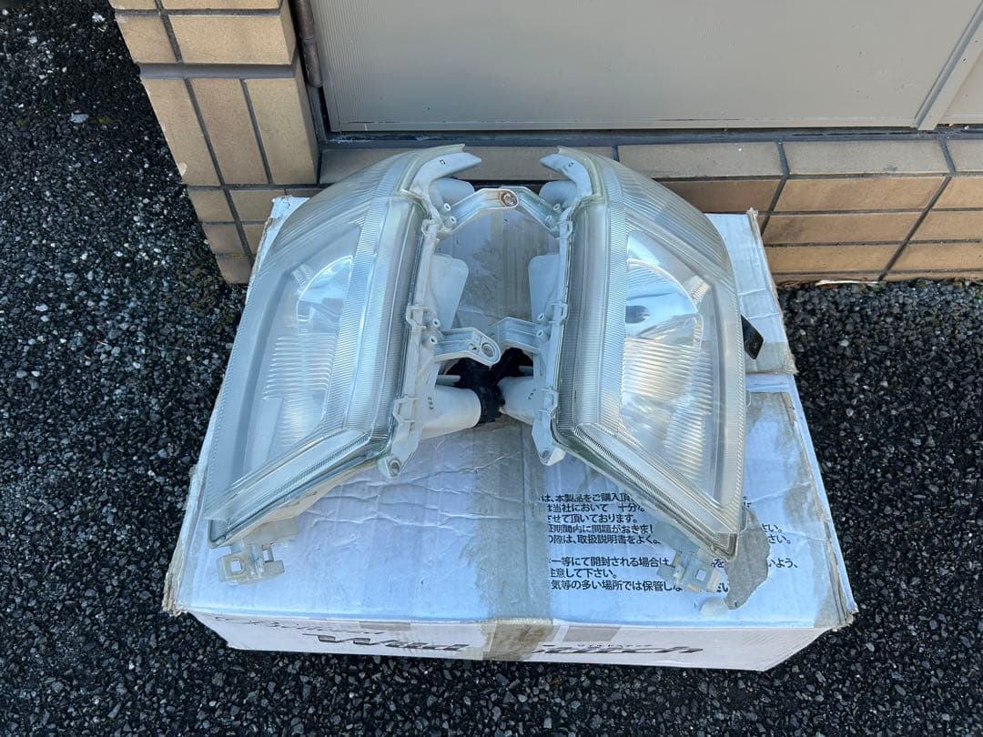 トヨタTOYOTAプロボックス　ヘッドライト