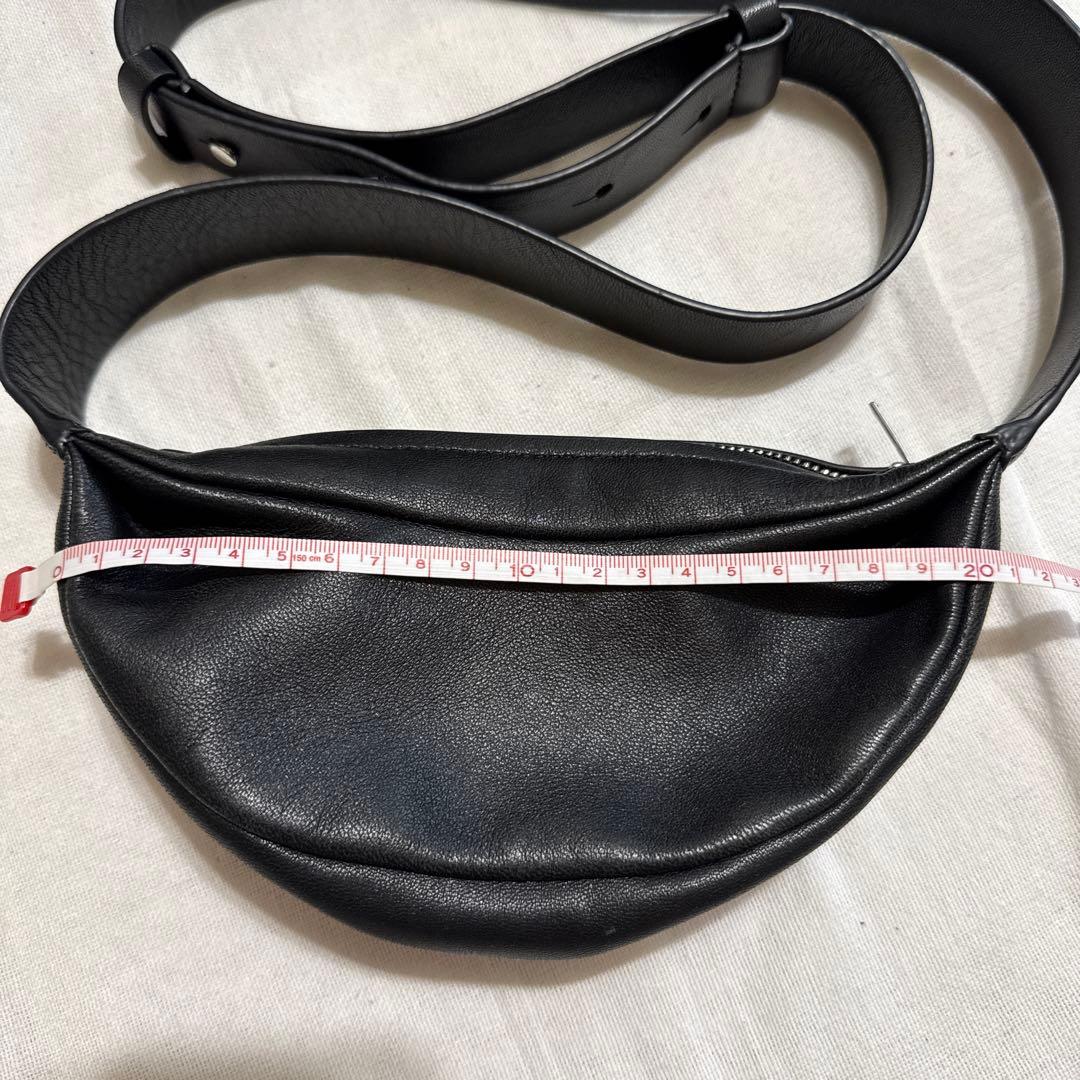 COS スイングマイクロクロスボディーバッグ-レザー