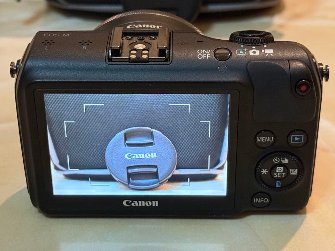 【Canon】キャノン EOS M デジタル一眼レフ
