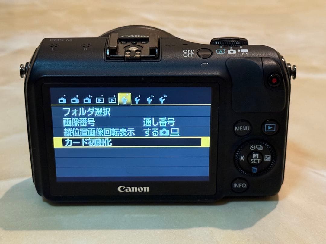 【Canon】キャノン EOS M デジタル一眼レフ