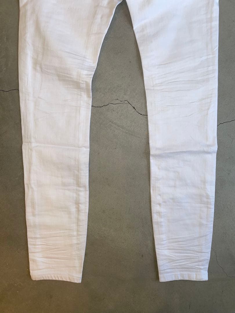 【新品】 VALABASAS スキニー ホワイト サイズ28 早い者勝ち‼️