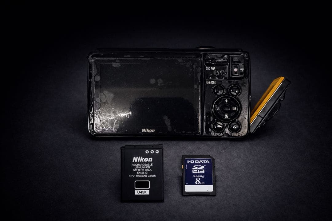 Nikon コンパクトデジタルカメラ レッド