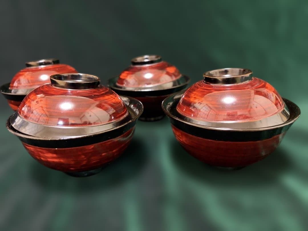 時代朱漆に優美な蝶ボタン蒔絵の映えるお椀4点輪島塗蒔絵椀煮物椀