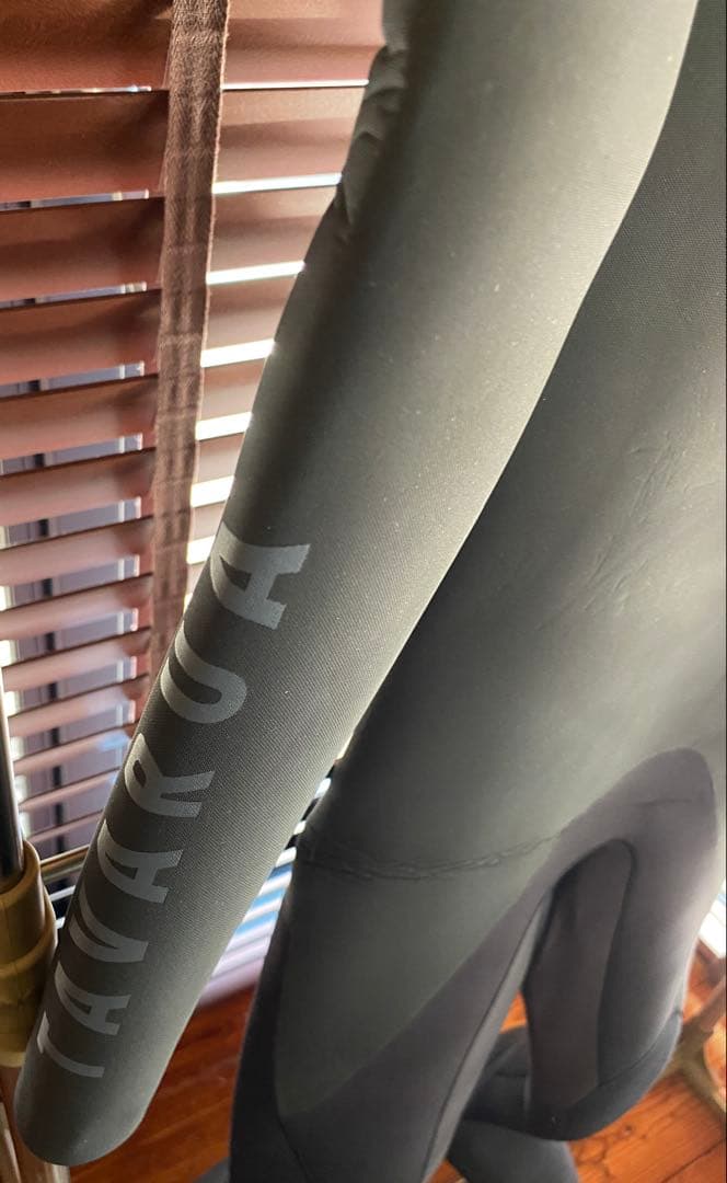 新品未使用　TAVARUA タバルア フルスーツ　起毛3x3mm