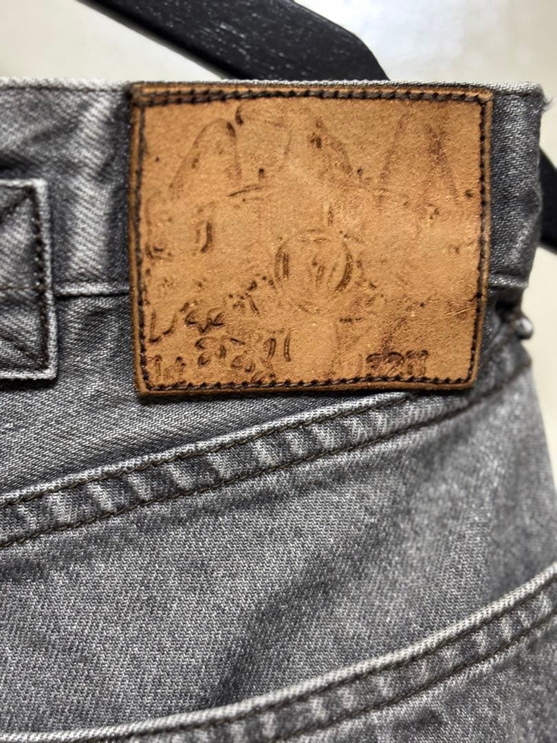 TENDERLOIN のブラックデニム　ストレートデニム ジーンズ