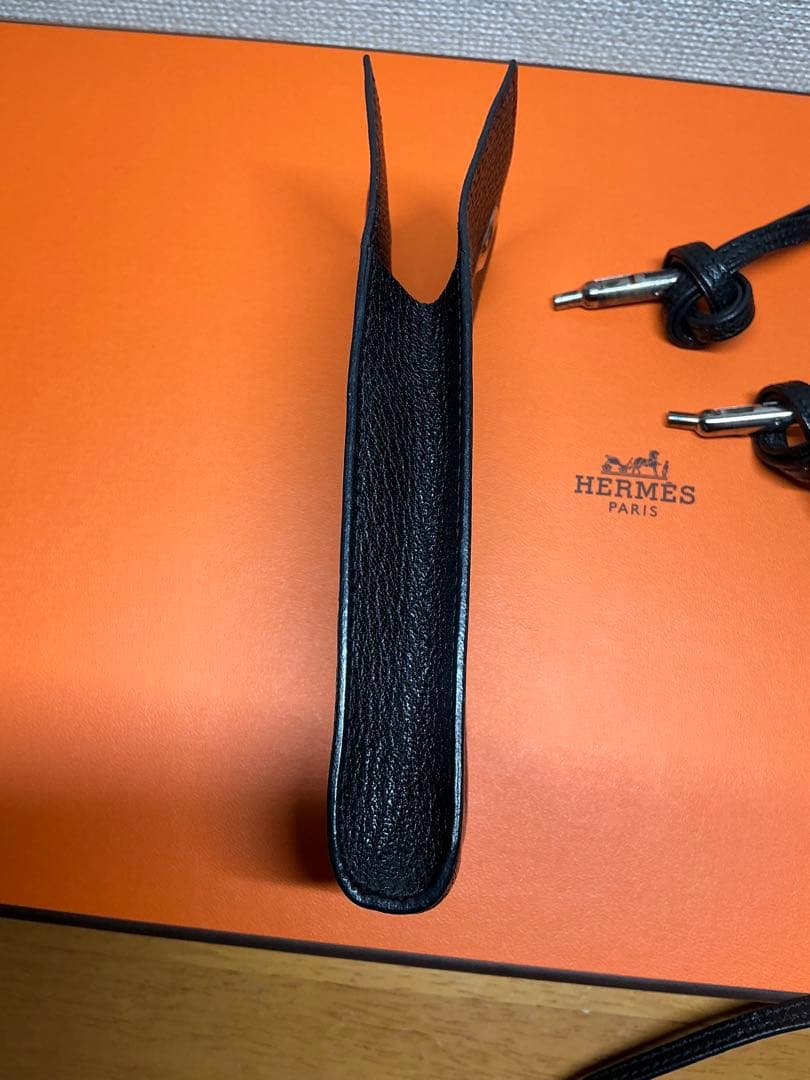 C*a様 HERMES エルメス ヴェスパ ストラップ ポーチ マルチケース 黒