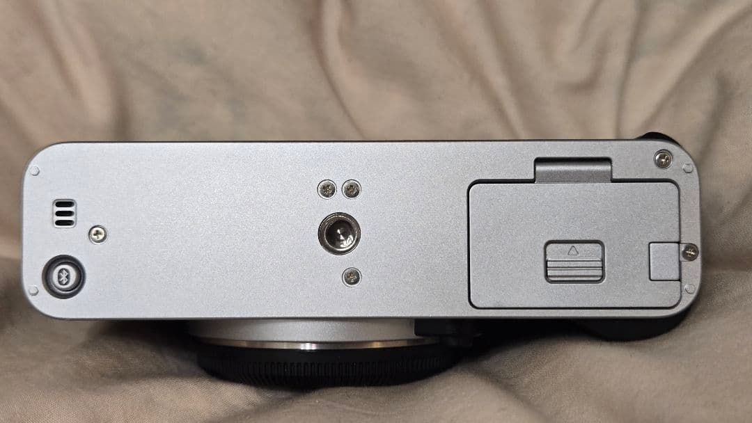 Fujifilm X-E5 ミラーレスカメラ 本体　(シルバー)