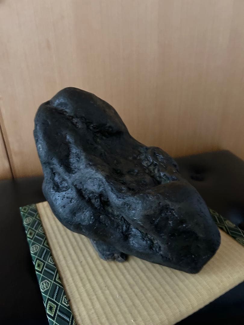 新潟県南魚沼市　水無川産　八海石うぶ石　何処からでも観れる珍しい一石