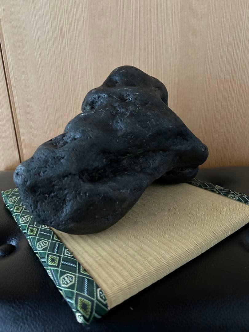 新潟県南魚沼市　水無川産　八海石うぶ石　何処からでも観れる珍しい一石