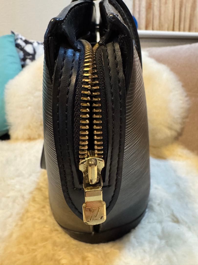 Louis Vuitton エピレザー ブラック トートバッグ