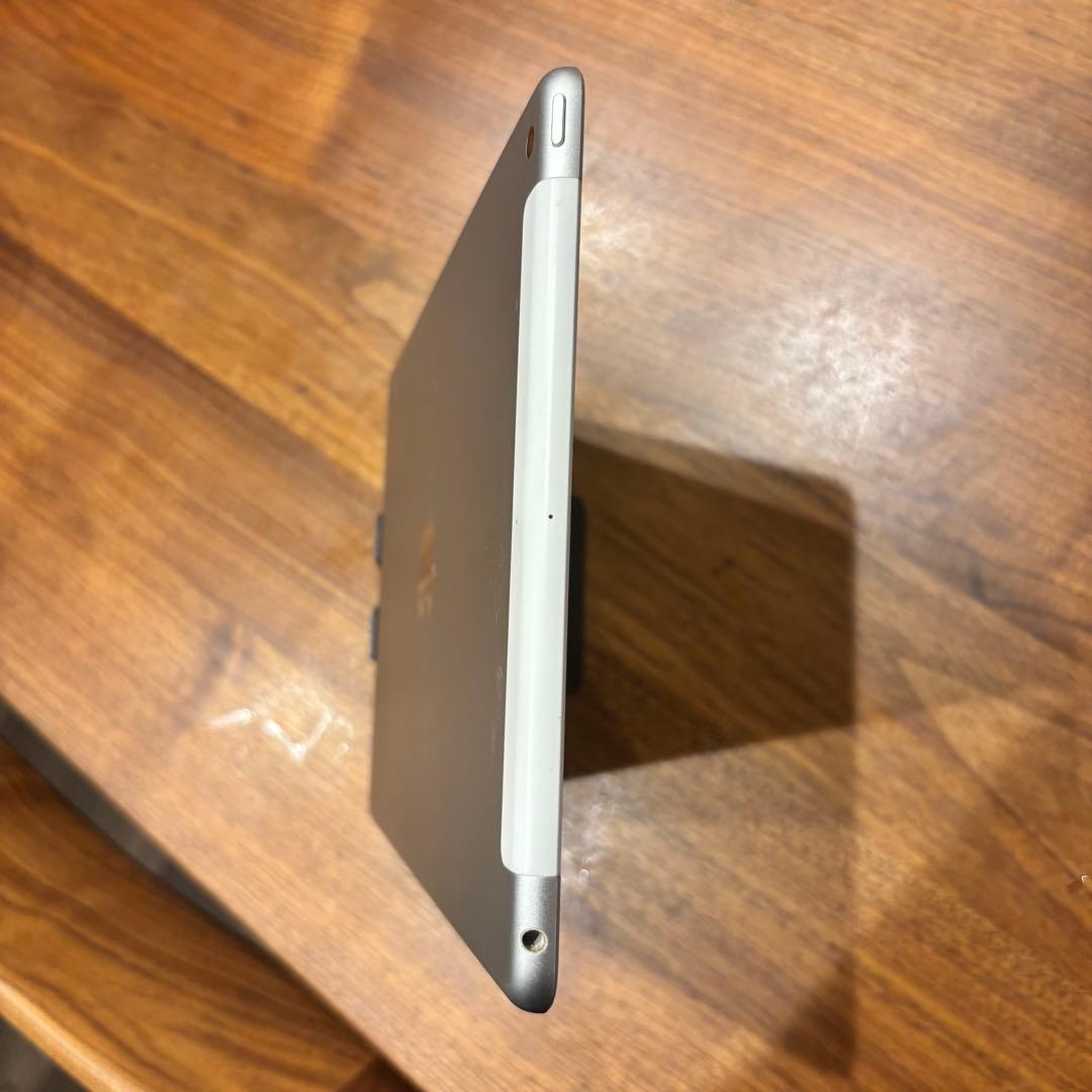 ✨ 美品✨iPad 第7世代 128GB WiFi+CellularSIMフリー
