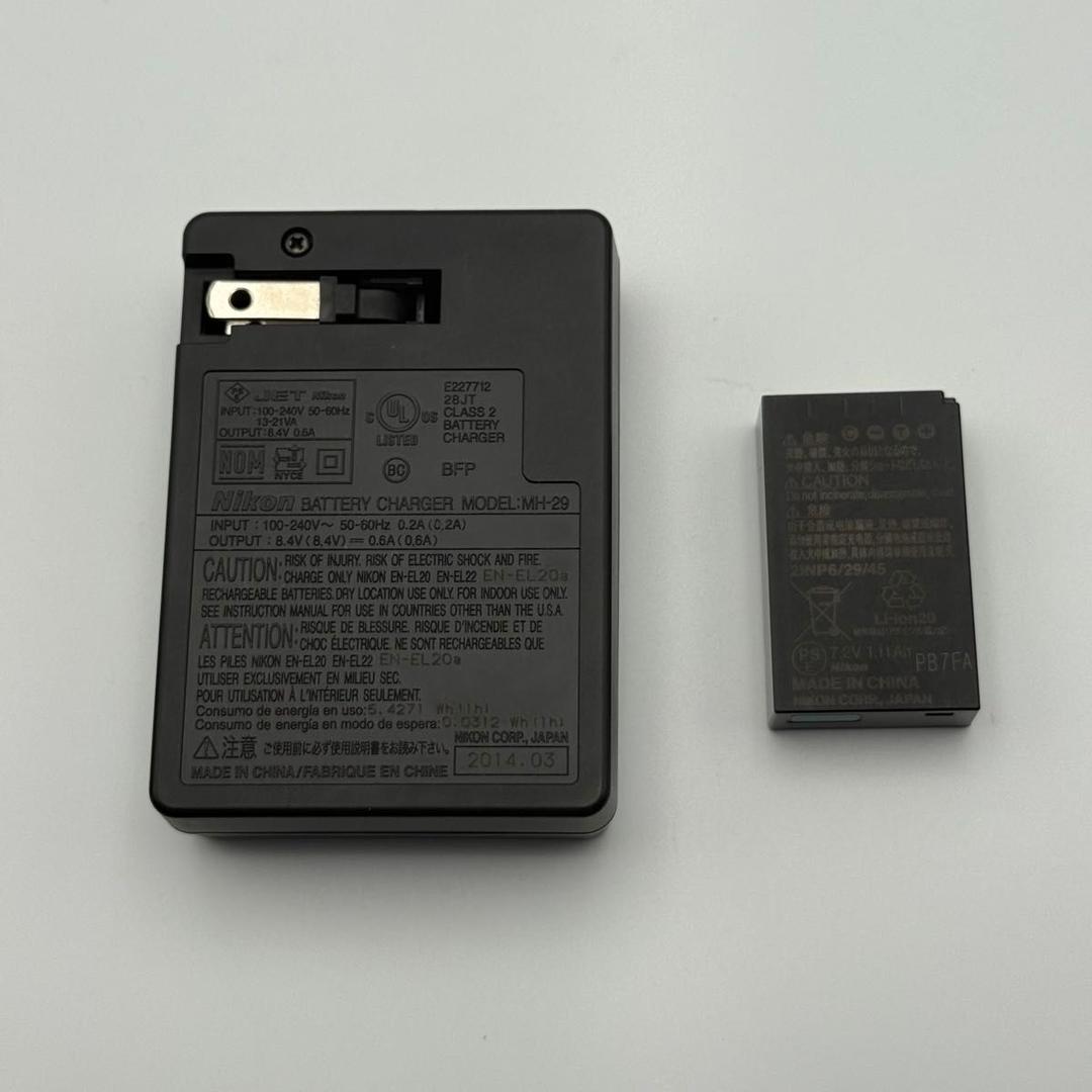 ニコン　Nikon 1 V3 ケース付き