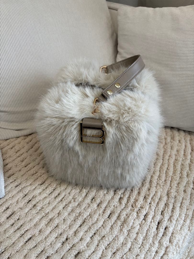 Bibiy新品B. FUR BOX BAG