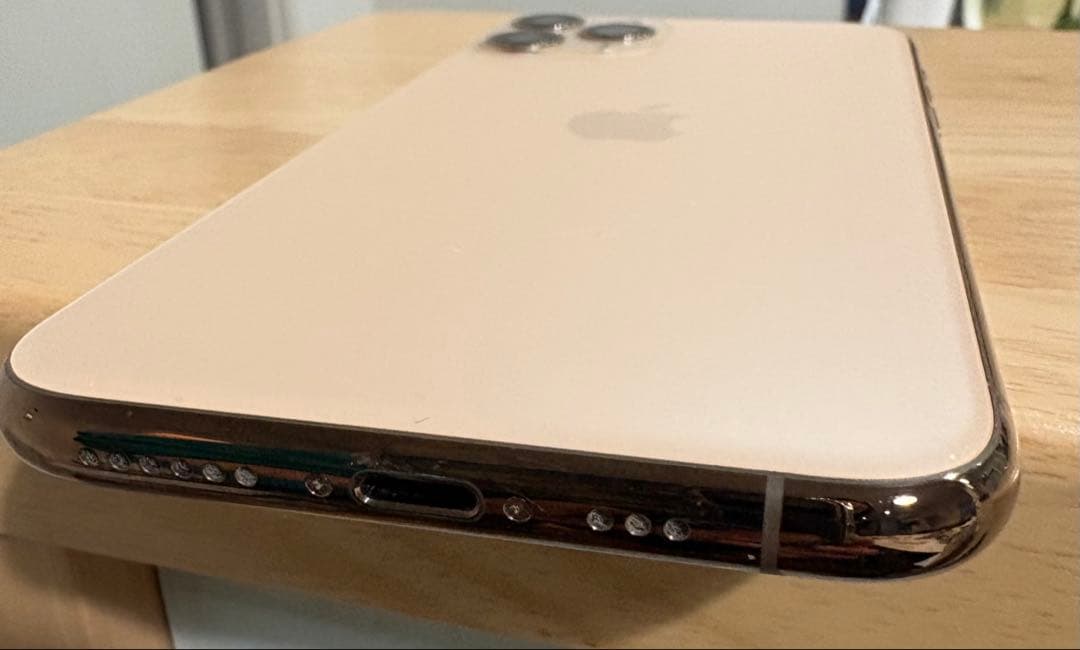 津*田様 Apple iPhone 11 Pro ゴールド 本体　美品