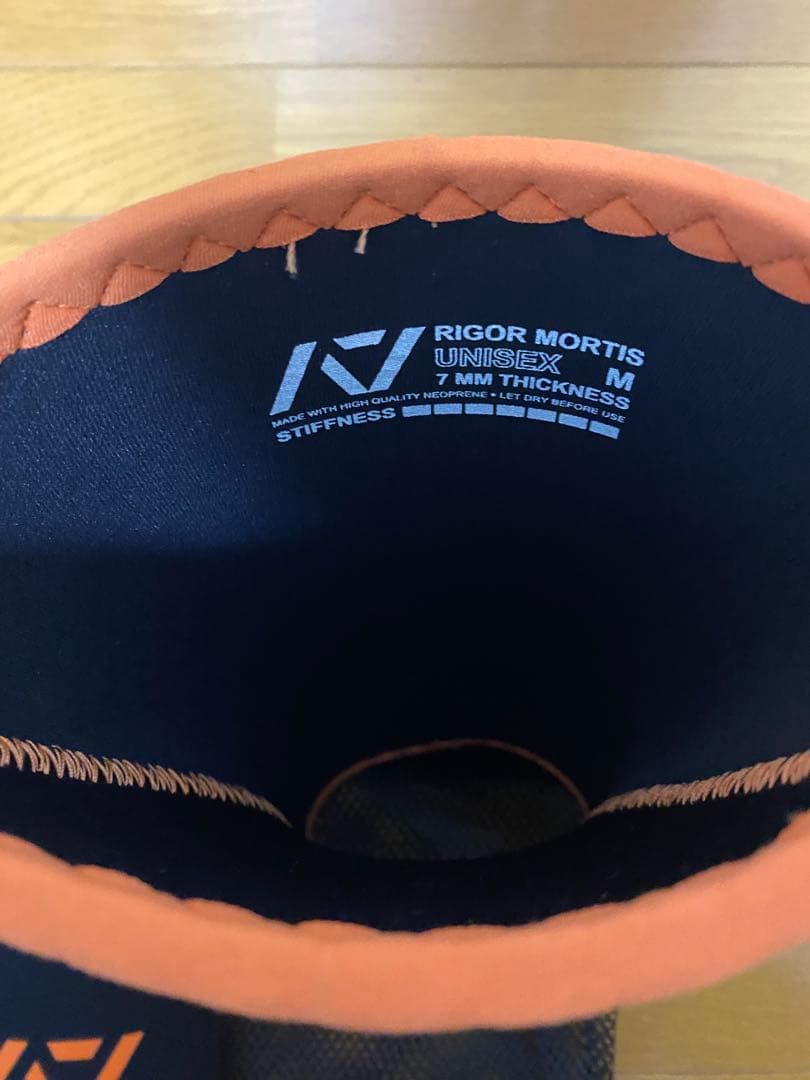 A7 ニースリーブ 『BLAZE』RIGOR MORTIS Mサイズ　7mm厚