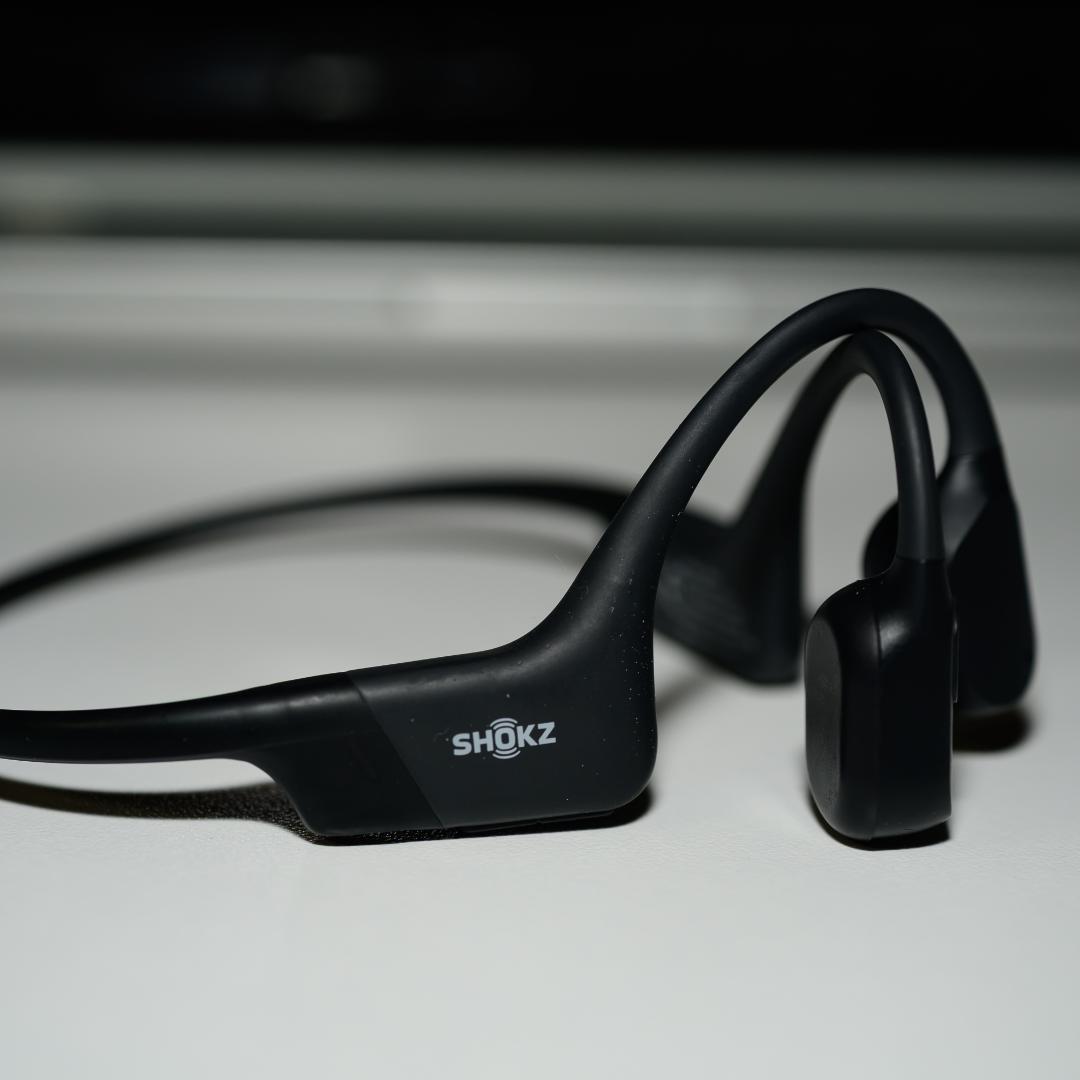 【美品】SHOKZ OPENRUN MINI 骨伝導イヤホン ブラック