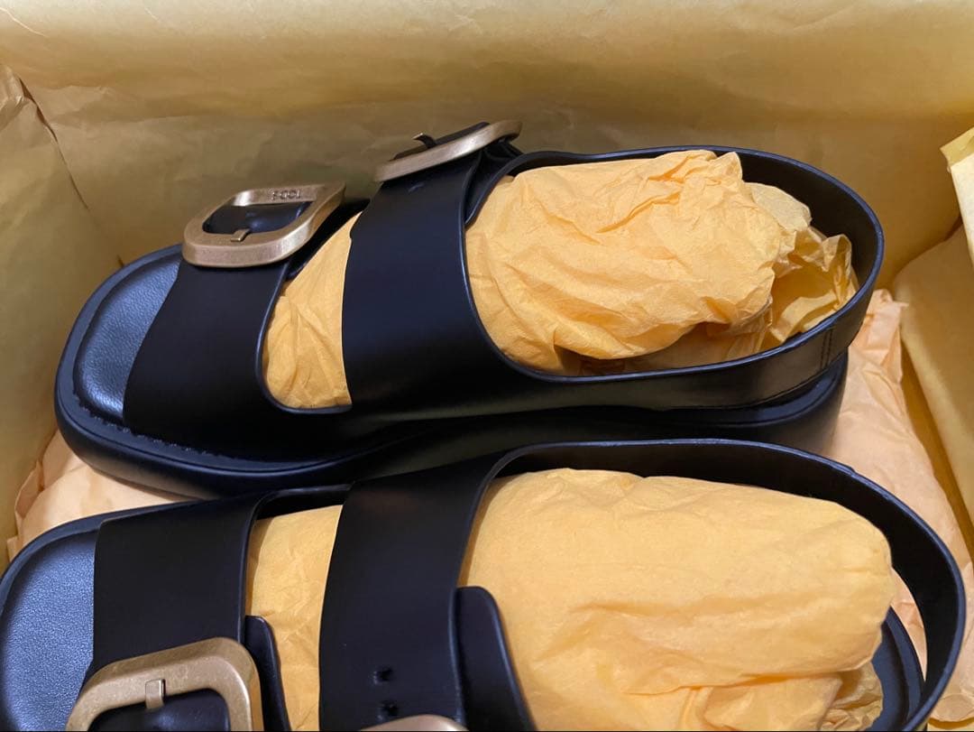 きゅん　tod‘s トッズ レザー　サンダル　ブラック　35 新品