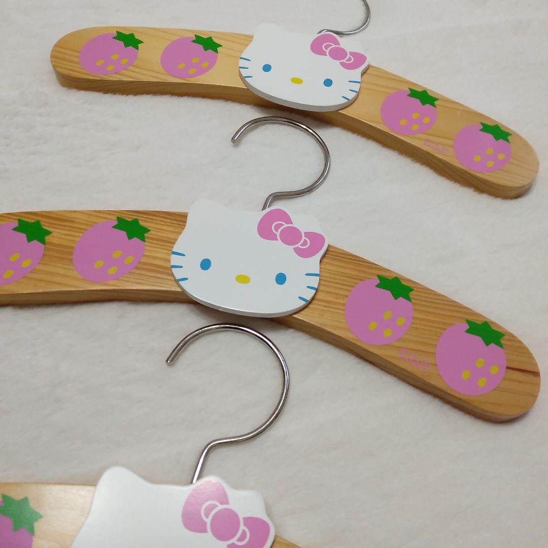 サンリオ　ハローキティ　木製ハンガー　2002年　いちご　3個
