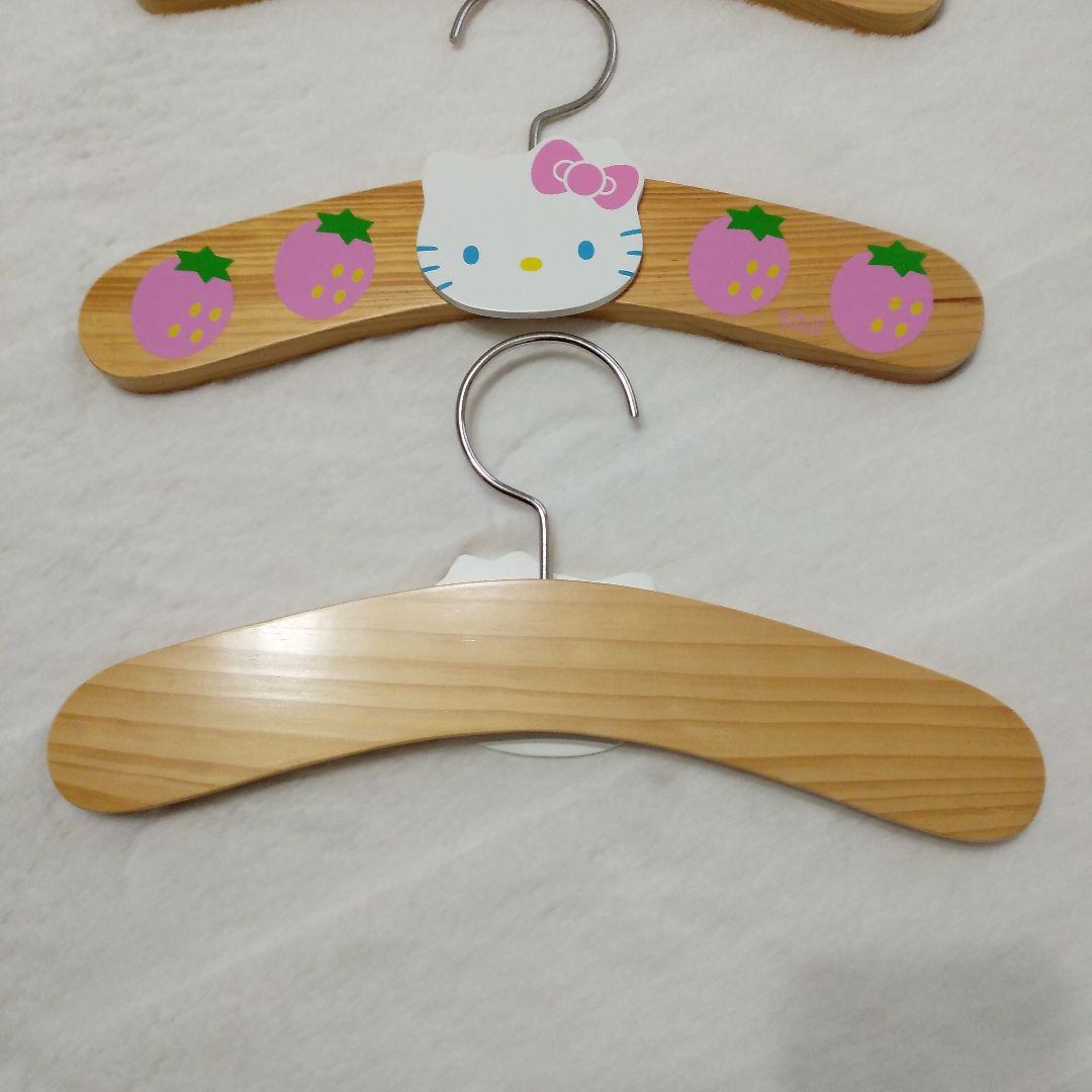 サンリオ　ハローキティ　木製ハンガー　2002年　いちご　3個