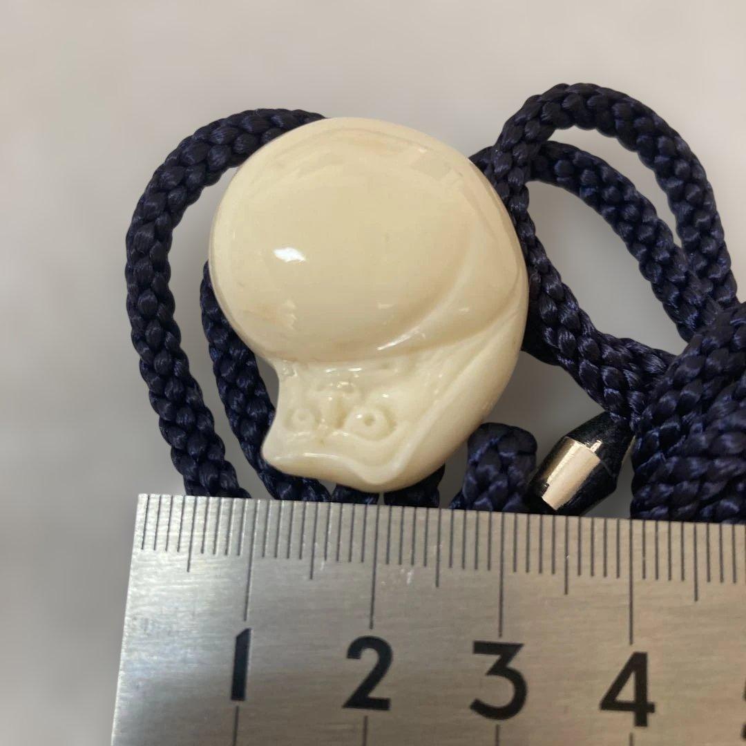 本珊瑚　達磨　彫刻　ループタイ