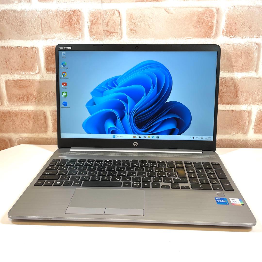 ★美品★ 2022年製 第11世代Corei5 15.6インチ HP WW7