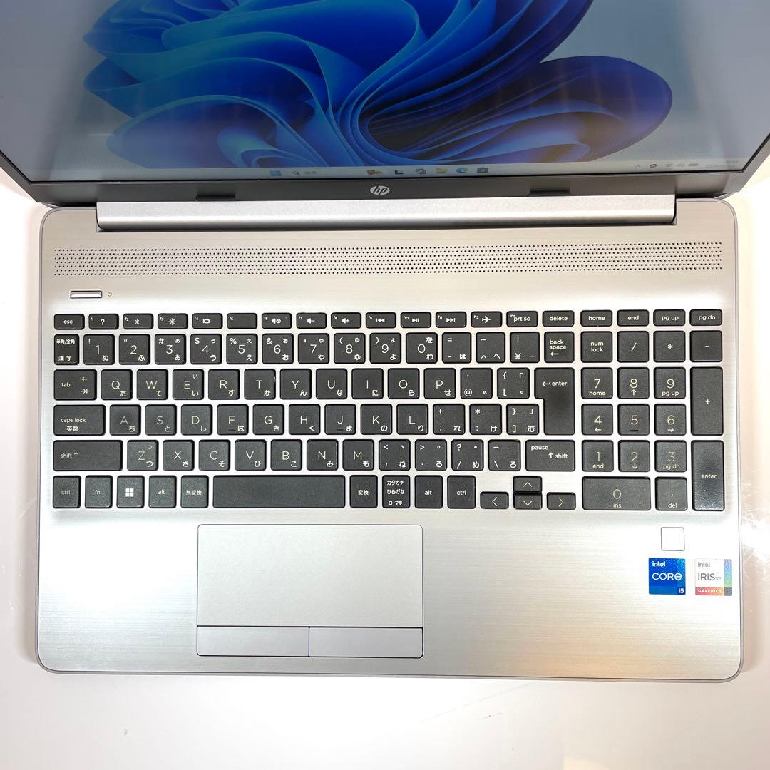 ★美品★ 2022年製 第11世代Corei5 15.6インチ HP WW7