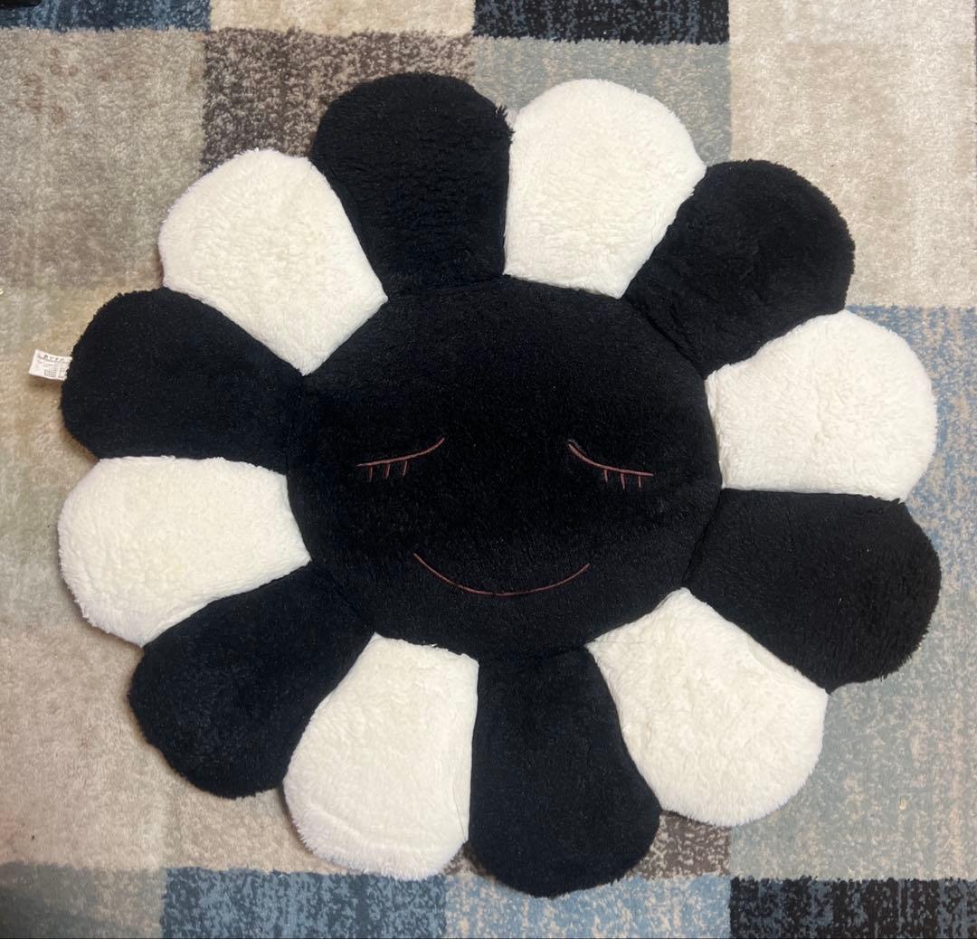 kaikaikiki 村上隆　ブラック&ホワイト　クッション　約60￼センチ