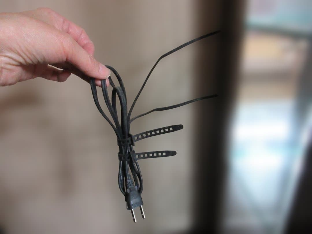 カリモク　最高峰　domani 　モーガントン　ガラス扉付きキャビネット　右側