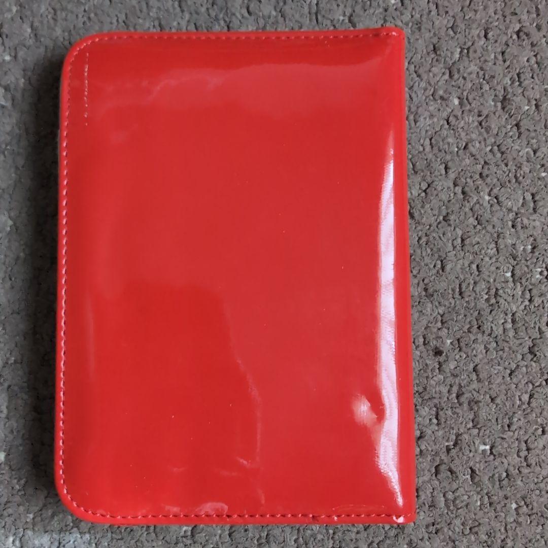 コーチ（COACH）のエナメル素材のマルチケース