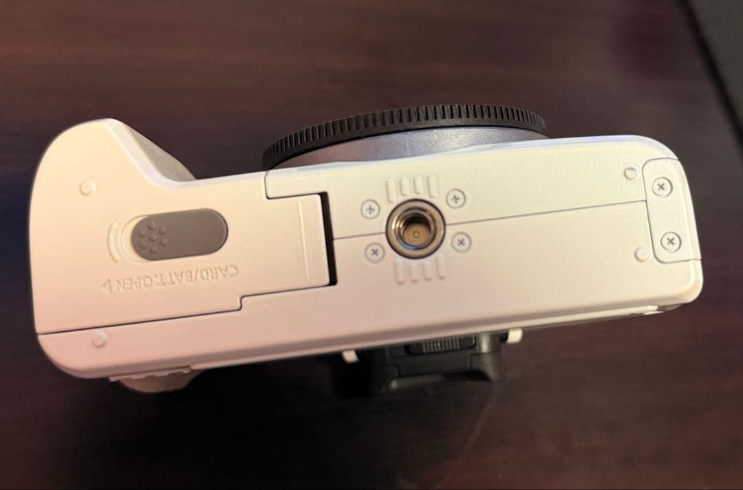 Canon EOS Kiss M ダブルレンズキット ホワイト