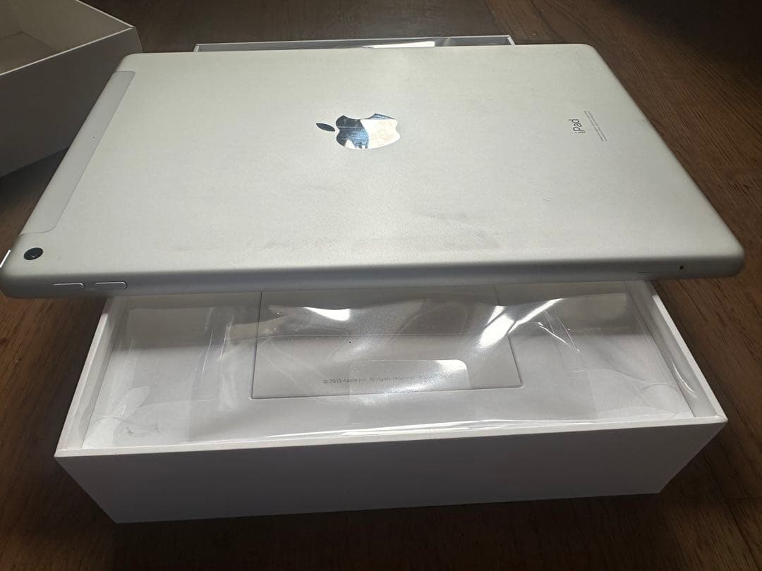 Apple iPad 7th wifi＋cellularモデル^_−☆